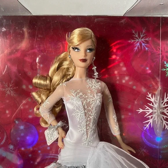 Holiday Barbie 2008-Celebrating 20 years of Holidays - Picture 2 of 7